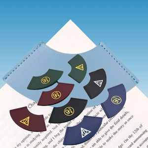 Custom Logo Eco-Friendly Classic Folded Paper Leather Bookmark with Embossing Printing Page Holder for Kids Gifts