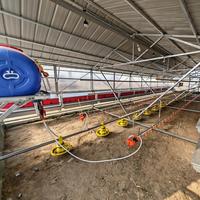Poulailler mobile en acier robuste de 15x5m et 2,8m de haut pour l'élevage de poulets de chair et de poules pondeuses - Équipement agricole