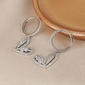 Orecchini a Cuore per Donne, Gioielli Dolci e Minimalisti, Versatili per l'Uso Quotidiano - Product Image 6