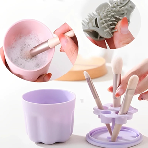 Tapis de nettoyage pour pinceaux de maquillage en silicone 3-en-1 avec support de séchage pliable, tapis de lavage multifonctionnel pour pinceaux à paupières, kit d'organisation - Product Image 1