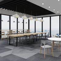 Dalles de moquette commerciales PP 50x50, dalles de moquette modulaires avec support en PVC, adaptées aux bureaux commerciaux
