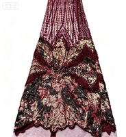 Tissu en dentelle brodée de sequins bordeaux