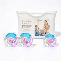 Capsules et billes de lessive jetables multicolores 4-en-1 à forte puissance nettoyante pour le lavage à la main des vêtements