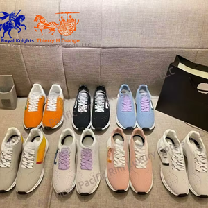 รองเท้าหนังเสริมส้นเพิ่มความสูง CC Custom แฟชั่นผู้หญิง ดีไซน์ทันสมัย นุ่มสบาย ปิดนิ้วเท้า เหมาะสำหรับวิ่งและเดิน - Product Image 1