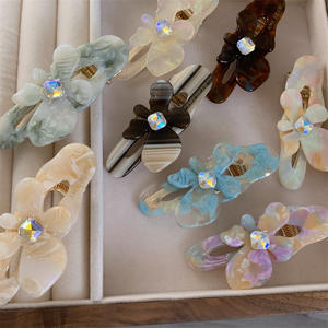 กิ๊บติดผมน่ารักหวานๆ ลายดอกไม้ ทำจากอะซิเตท สำหรับผู้หญิง ใช้หนีบผมด้านข้างได้หลากหลายแบบ กิ๊บหนีบผมทรงปากเป็ด เครื่องประดับผม - Product Image 1