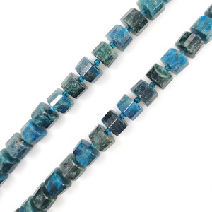 Cuentas de Apatita Azul Natural con Efecto Pleocroico y Relleno de Fractura, Forma Triangular, Tamaño Personalizado 10x15mm para Fabricación de Joyas - Product Image 5