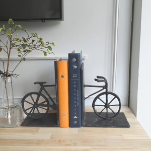 Sujetalibros de hierro fundido para bicicleta, escultura de Metal <span class=keywords><strong>negro</strong></span> única, figurita para decoración de mesa, sujetalibros para bicicleta, artesanía - Product Image 1