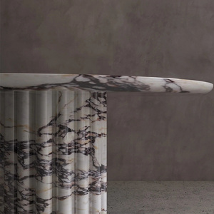 Tavolo da Pranzo con Base Scanalata Romana, Ampia Lastra Circolare, Gamba Cilindrica Scanalata, Venature Scure Drammatiche, Arredamento da Pranzo di Lusso in Pietra - Product Image 3