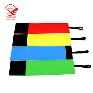 Brassard de capitaine personnalisé pour le football Design personnalisé avec outil d'entraînement élastique réglable d'usine imprimé de logo - Product Image 1