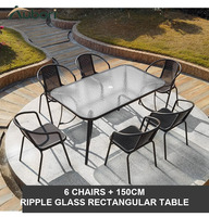 Ensemble de salle à manger d'extérieur en rotin PE avec six chaises et table carrée en verre ondulé de 120 cm pour hôtel moderne, jardin ou cour.