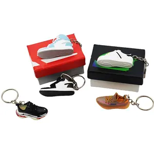 Wsnbwye porte-clés 3d mini baskets cadeau Anime bricolage llaveros Mini baskets de sport porte-clés en caoutchouc