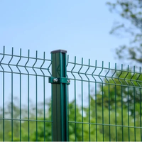 Clôture 3D de haute qualité utilisée pour protéger la cour, elle est de 6 pieds de haut avec une porte et est soudée en forme d'arc.