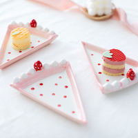 Offre Spéciale – Assiette Triangulaire en Céramique 3D, Thème Gâteau Créatif et Adorable, Assiette à Dessert Rose en Porcelaine pour Sushi, Idéale pour Hôtels et Fêtes