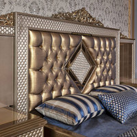 Letto King Size Classico di Lusso in Legno Massello Intagliato, Letto in Legno Argentato con Rivestimento in Tessuto, Grande Letto per Camera da Letto di Villa