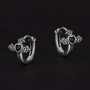 Orecchini a Cuore Mini in Stile Dark per Donne, Design Dolce e Accattivante, Gioielli di Moda per Uso Quotidiano - Product Image 3