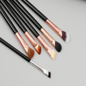 Pinceau de maquillage professionnel à poils naturels, à pointe ciseaux et biseautée, pour fard à paupières, correcteur et détails - Product Image 2
