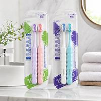 Brosse à dents manuelle en gros à poils doux en PBT avec prise en main confortable pour l'hygiène bucco-dentaire quotidienne des adultes à domicile