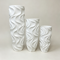 Vase sur pied géant blanc, vase simple en fibre de verre pour mariage