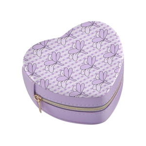 Boîtes à bijoux en velours personnalisées en forme de cœur, mini cadeau en forme de cœur avec fleur hawaïenne violette, organisateur de voyage pour femmes - Product Image 1