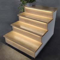 Offres Spéciales : Composants d'escalier en bois WPC/SPC, marches d'escalier en bois, planches à grain de bois pour escaliers