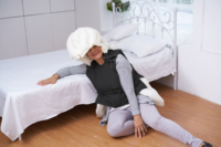 Gilet anti-chute gonflable intelligent avec capteur GPS OEM pour personnes âgées avec protection de la tête et des hanches Fabriqué dans le Guangdong