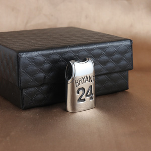 จี้เสื้อแข่งทีมเลเกอร์ส 24 สแตนเลสสตีล สร้อยคอสำหรับทุกเพศ ของขวัญ - Product Image 2