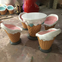 Grande chaise en forme de crème glacée de dessin animé, sculpture artisanale en résine peinte à la main, banc de loisirs extérieur pour boutique de desserts