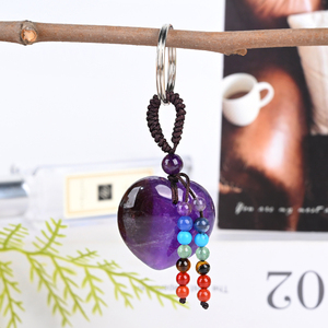 Vente en gros de porte-clés en cristal naturel fait à la main, cœur avec pierre de chakra, porte-clés pour cadeau - Product Image 1
