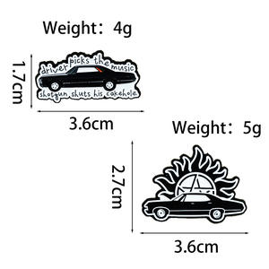 Broche de voiture rétro de style dessin animé, design personnalisé et élégant, accessoire lettre anglaise, badge métallique créatif pour vêtements et sacs à dos - Product Image 4