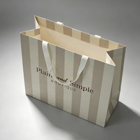 Individuelle Logo-Papiertragetasche für Kosmetik und Kleidung Umweltfreundliche Luxus-Geschenkverpackung mit Griff