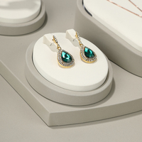 Support de présentation de bijoux en cuir PU personnalisable DIGU, fabricant de présentoirs pour colliers et bagues pour les bijouteries