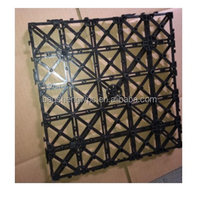 Base en plastique recyclé pour dalles de terrasse en bois composite/WPC, système d'assemblage à emboîtement facile pour les sols d'hôtels et les sous-sols