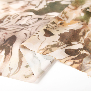 Tela satinada de seda para vestido de mujer, tejido de diseño italiano <span class=keywords><strong>noble</strong></span> y elegante, con estampado floral, novedad de 100% - Product Image 5