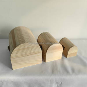 Coffre au trésor <span class=keywords><strong>pirate</strong></span> en bois brut, disponible en différentes tailles et styles, parfait pour le rangement, les projets de bricolage et la décoration - Product Image 6