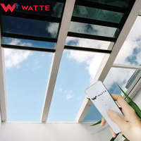 Puits de lumière motorisé automatique rétractable en aluminium et verre pour extérieur, avec vitrage intelligent et modernisation de l'éclairage naturel