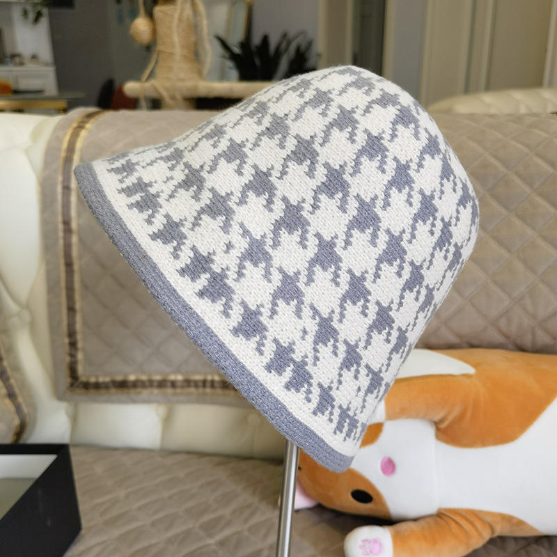 827 houndstooth gray