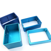 Boîtier électronique en aluminium extrudé sur mesure, anodisé bleu, usiné CNC, pour projets de boîtiers de circuits imprimés et équipements.