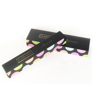 Boîte d'emballage personnalisée en carton recyclable pour macarons, chocolats et sucreries, avec logo gaufré à l'or et séparateur en papier - Product Image 2