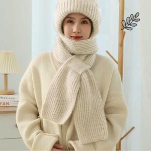 Bonnet et Écharpe Intégrés en Laine pour Femme JH – Motif Écureuil en Peluche, Protection du Cou Boutonnée, Coupe-Vent Tricoté – Collection Automne Hiver - Product Image 4
