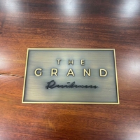 Placa de Metal de Latón Grabada Personalizada, Placa de Identificación Grabada con Láser, Resistente al Agua IP65 y con Soporte de Pared