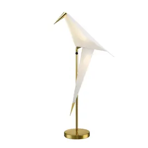 מנורה מסעדה עיצוב הבית פנים נורדי בצורת ציפור LED מודרני פשטות מתכת ציפור חדר שינה מנורת שולחן מנורת ציפור נייר מנוף