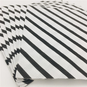Serviettes en papier rayées noir et blanc, 2 plis, en pâte de bois vierge, style sac, pour événements et repas - Product Image 1