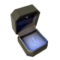Utilizado para pendientes, anillos, pulseras, collares, estampado de lámina de oro pequeño MOQ caja de joyería de embalaje de regalo de terciopelo fino de lujo
