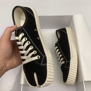 รองเท้าผ้าใบเดนิมแบบผูกเชือก ดีไซน์เฉพาะตัว สีดำ รองเท้าเดินพื้นเรียบ ระบายอากาศได้ดี กันลื่น สวมใส่สบาย เหมาะสำหรับทุกเพศ - Product Image 3