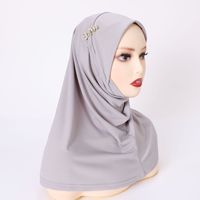 Vente en gros prêt à expédier facile Ware instantané Hijab 2024 écharpe musulmane dame malaisie arabe dubaï Premiumhijab voile