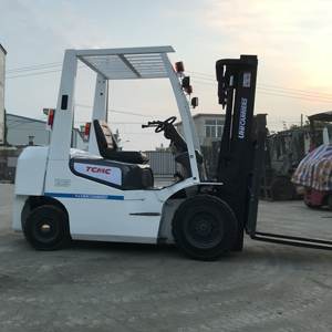 Chariot élévateur diesel TCM 2.5T d'occasion FD25 japonais à triple mât, hauteur de levage de 4,5 m pour la manutention de matériaux en entrepôt - Product Image 2