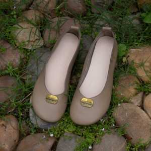 Scarpe da donna cinesi fabbrica OEM ODM in vera pelle stile da passeggio morbide da donna scarpe basse da balletto slip on scarpe basse con tacco basso da donna - Product Image 6