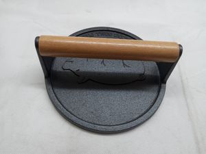 Prensa para Hamburguesas Redonda <span class=keywords><strong>de</strong></span> Hierro Fundido Precurado <span class=keywords><strong>de</strong></span> 7 Pulgadas con Mango <span class=keywords><strong>de</strong></span> Madera - Product Image 4