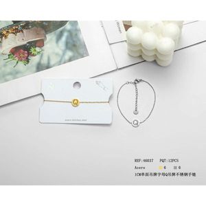 Bracciale in Acciaio Inossidabile con Ciondolo a Lettera Q da 1 Cm, Gioiello di Moda, Accessorio Femminile - Product Image 1