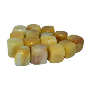 Großhandel 20-30 mm alte gelbe Jade quadratische Tumpsteine polierte Halbedelsteine für Dekoration und Buddhismus-Themen-Ball